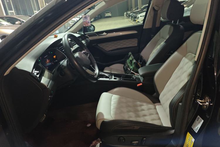 Used Volkswagen Magotan 2023 2 Million Units Limited Edition 330TSI DSG Leading Version
