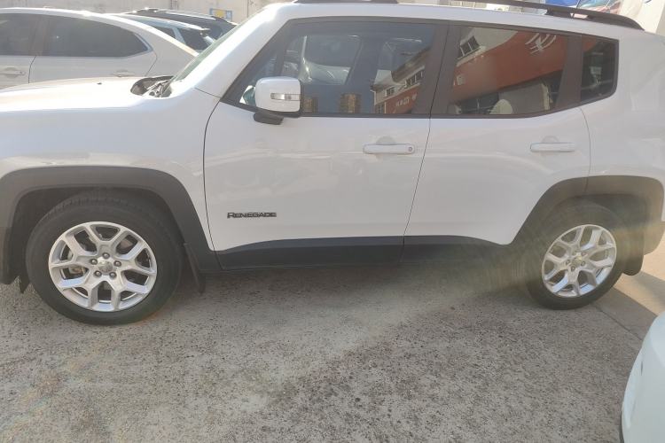 Used  Renegade 2018 Connected Large Screen Version 180T Automatic High-Energy Edition
