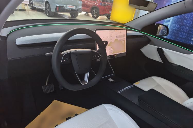 Used Tesla Model Y 2025 Rear-Wheel-Drive Version
