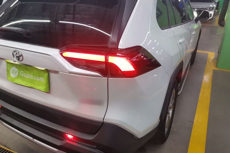 Used Toyota RAV4 2021 2.0L CVT Two-Wheel Drive Fashion PLUS Edition
