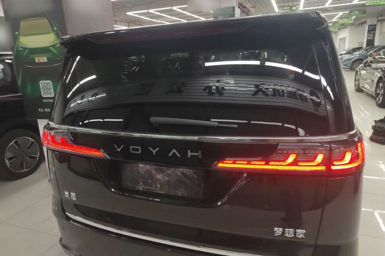 Used VOYAH Dream 2025 EV Four-Wheel Drive Flagship Kunpeng Edition
