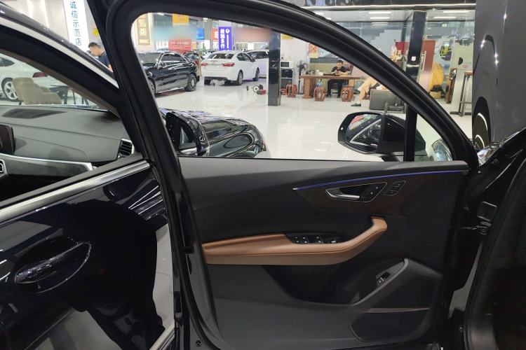 Used Audi Q7 2022 55 TFSI quattro S line Sport model
