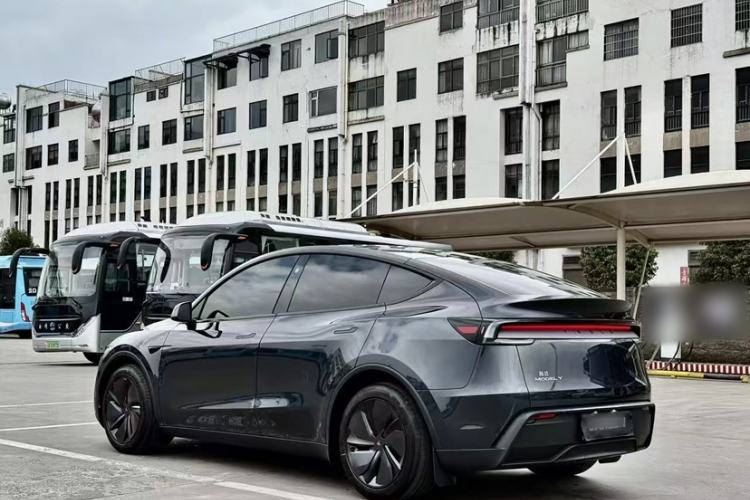 Used Tesla Model Y 2025 Rear-Wheel-Drive Version
