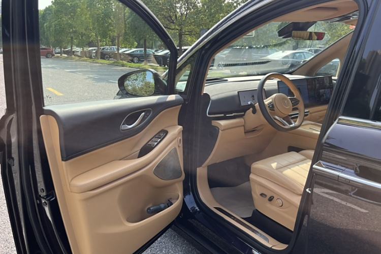 Used VOYAH Dream 2025 PHEV Four-Wheel-Drive Flagship Kunpeng Edition
