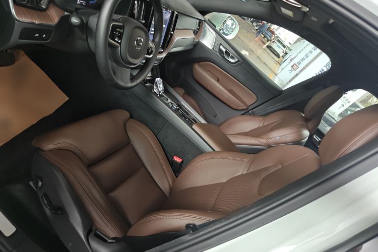 Used Volvo XC60 New Energy 2025 Plug-in Hybrid Long-Range All-Wheel Drive Smart Luxury Edition