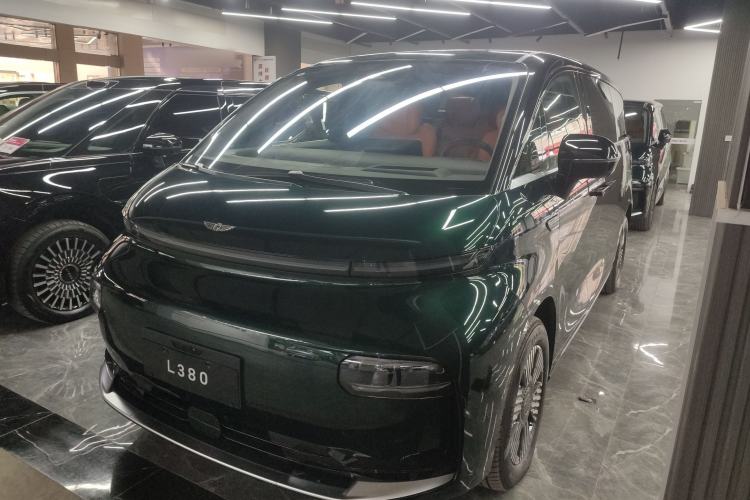 Used Geely Galaxy LEVC L380 2024 140-Degree 6-Seater All-Wheel-Drive Ultra