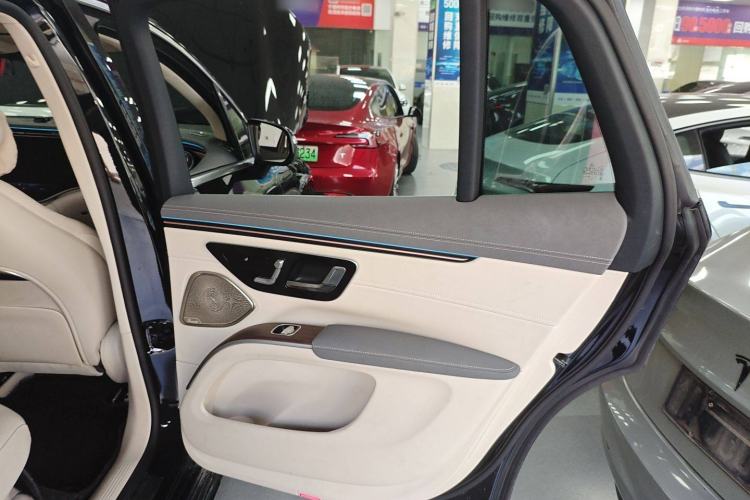 Used Mercedes-Benz EQS SUV 2023 450 4MATIC Pioneer Edition
