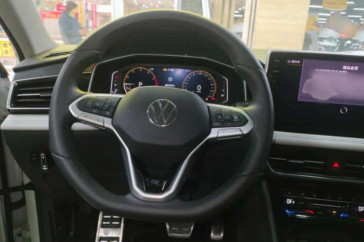 Used Volkswagen Tiguan L 2024 Outstanding Model 330TSI Automatic Two-Wheel Drive R-Line Dragon Glory Edition
