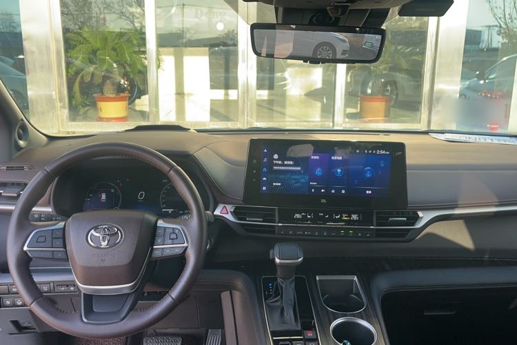 Used Toyota Sienna 2023 2.5L Hybrid Platinum Edition
