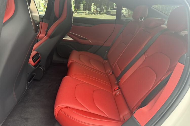 Used  SU7 2024 Four-Wheel Drive Ultra-Long Range Advanced Intelligent Driving Max Edition
