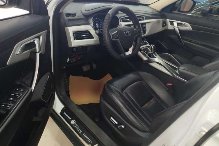 Used Geely Auto Emgrand X7 Sport 2020 1.8TD DCT Two-Wheel Drive Smart Connect 4G-Enabled Version
