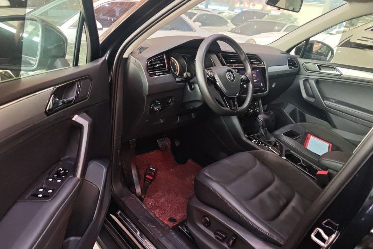 Used Volkswagen Tiguan L 2020 330TSI Automatic Two-Wheel Drive Panoramic Comfort Edition China VI Standard
