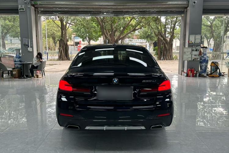 Used BMW 5 Series 2021 Facelifted 530Li Leading Edition M Sport Package
