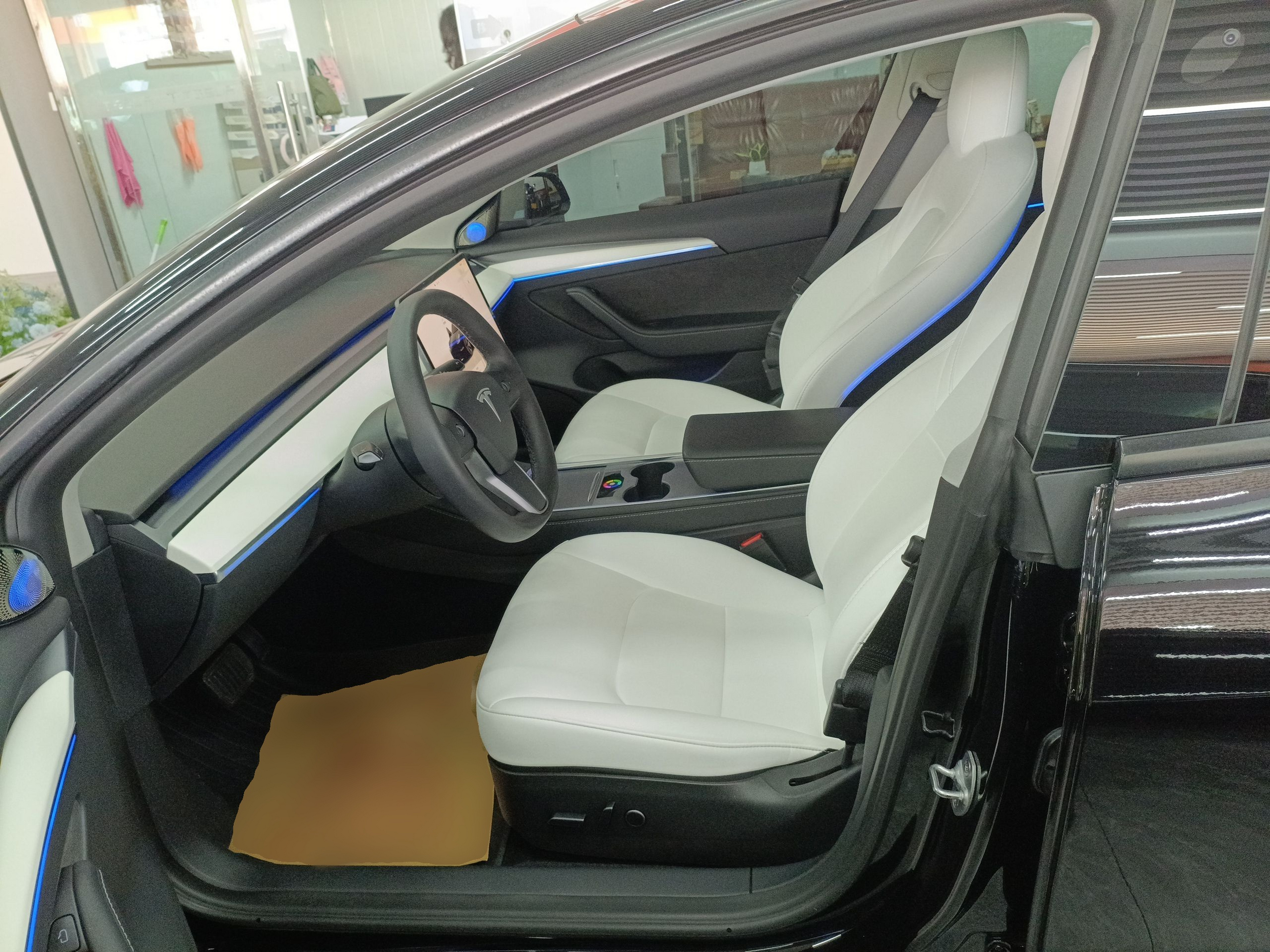 Переднее сиденье в автомобиле