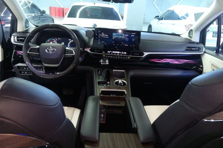 Used Toyota Granvia 2023 2.5L Hybrid Flagship VIP Edition
