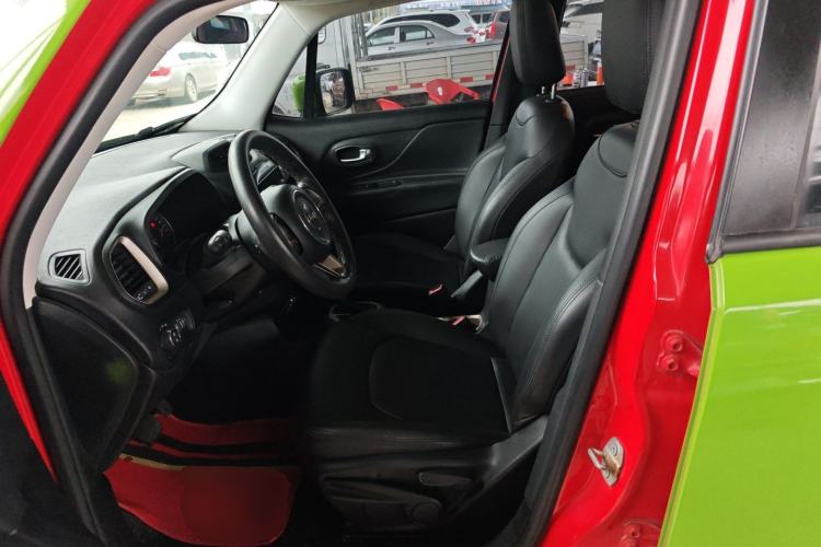 Used  Renegade 2018 Connected Large Screen Version 180T Automatic High-Energy Edition
