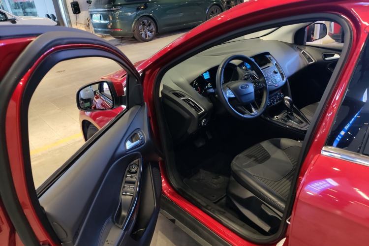 Used Ford Focus 2015 Sedan EcoBoost 125 Automatic Supreme Style Edition
