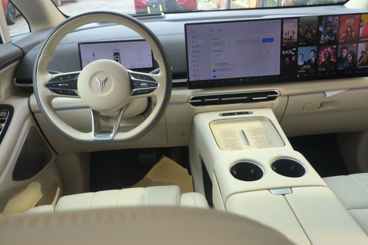 Used VOYAH Dream 2025 PHEV Four-Wheel Drive Prestige Kunpeng Edition