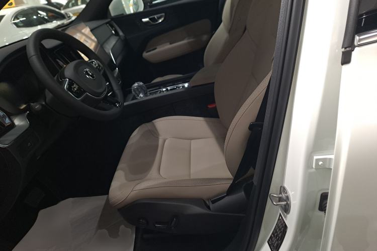 Used Volvo XC60 2026 B5 4x4 Smart Luxury Edition