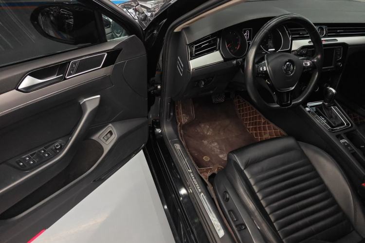 Used Volkswagen Magotan 2017 330TSI DSG Leading Model
