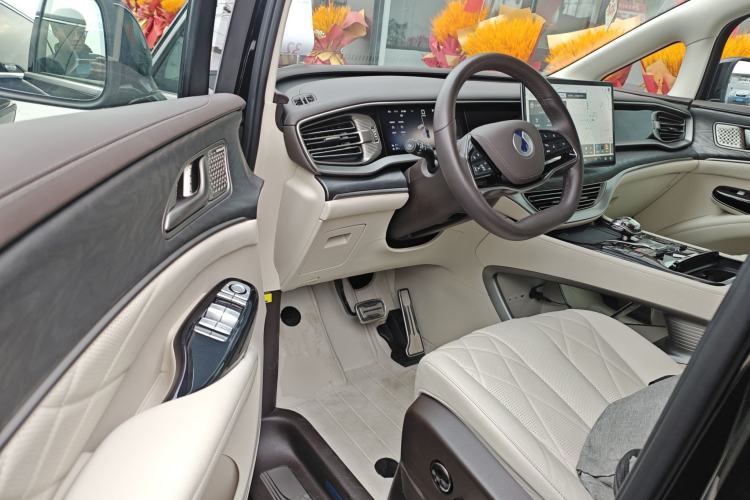 Used Denza D9 2024 DM-i 980 Four-Wheel Drive Flagship Model