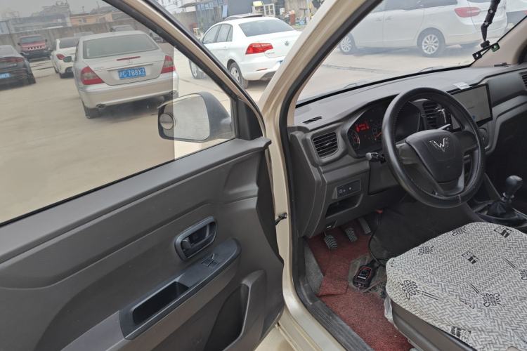 Used Wuling Hongguang V 2019 1.5L Jingqu Edition Sealed-Window Vehicle China VI LAR
