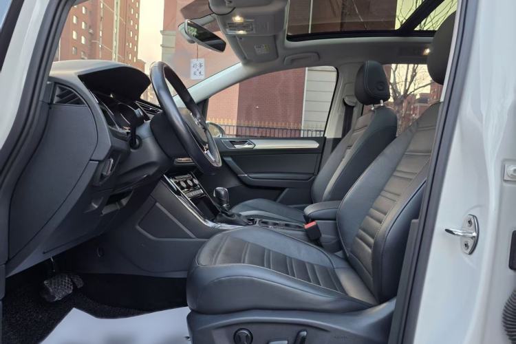 Used Volkswagen Touran 2018 Volkswagen Touran L 280TSI DSG Luxury Edition 7 Seats
