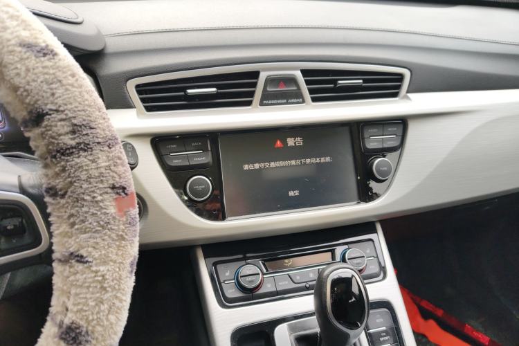 Used Geely Auto Emgrand X7 Sport 2018 1.8TD Automatic Two-Wheel Drive Smart Connect 4G Internet Edition
