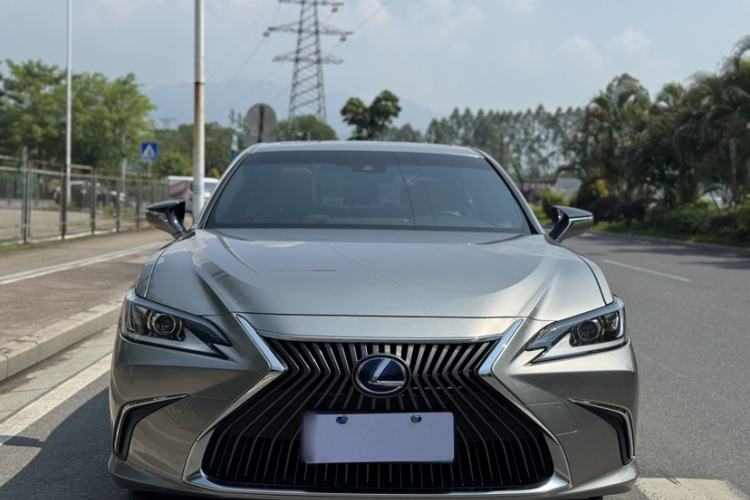 Used Lexus ES 2018 300h Premier Edition China VI Standard