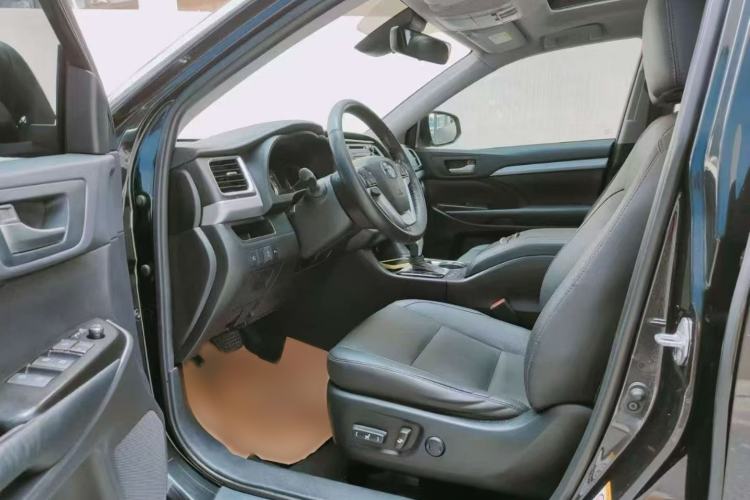 Used Toyota Highlander 2018 2.0T Four-Wheel Drive Luxury Version 7 Seats China VI Standard