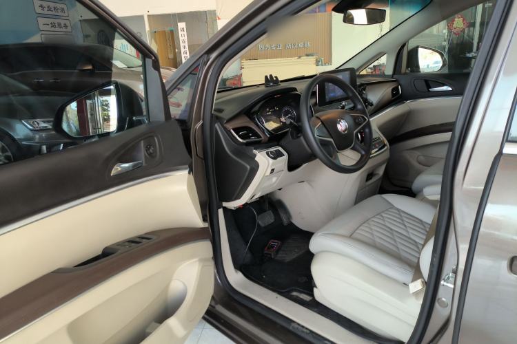 Used Buick GL8 2022 Land Cruiser Executive Class 652T Comfort Model
