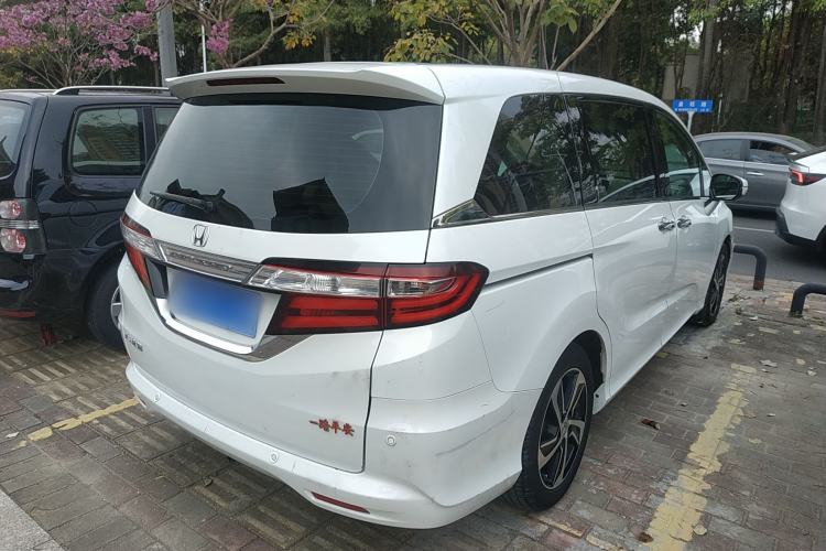 Used Honda Odyssey 2015 Revised 2.4L Luxury Edition
