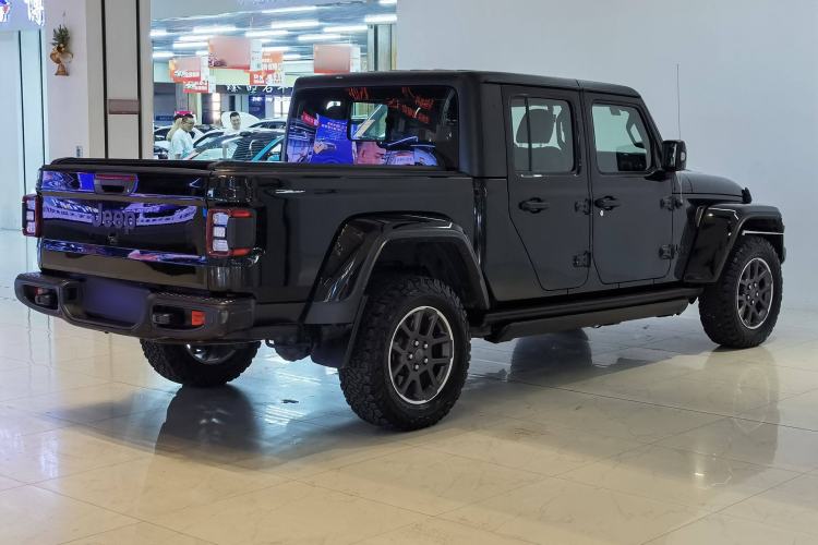 Used  Gladiator 2022 3.6L Pioneer Edition
