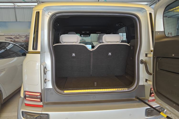 Used  V23 2025 401 Two-Wheel Drive Intelligent Driving Version
