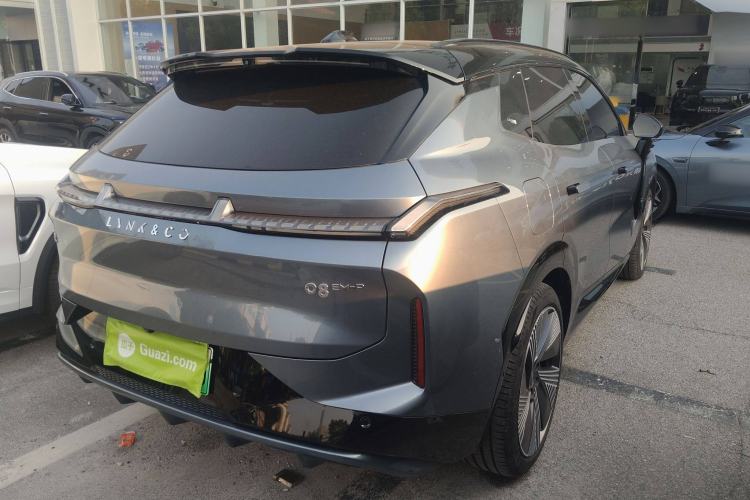 Used Lynk & Co 08 EM-P 2025 220 km All-Wheel-Drive Performance Halo
