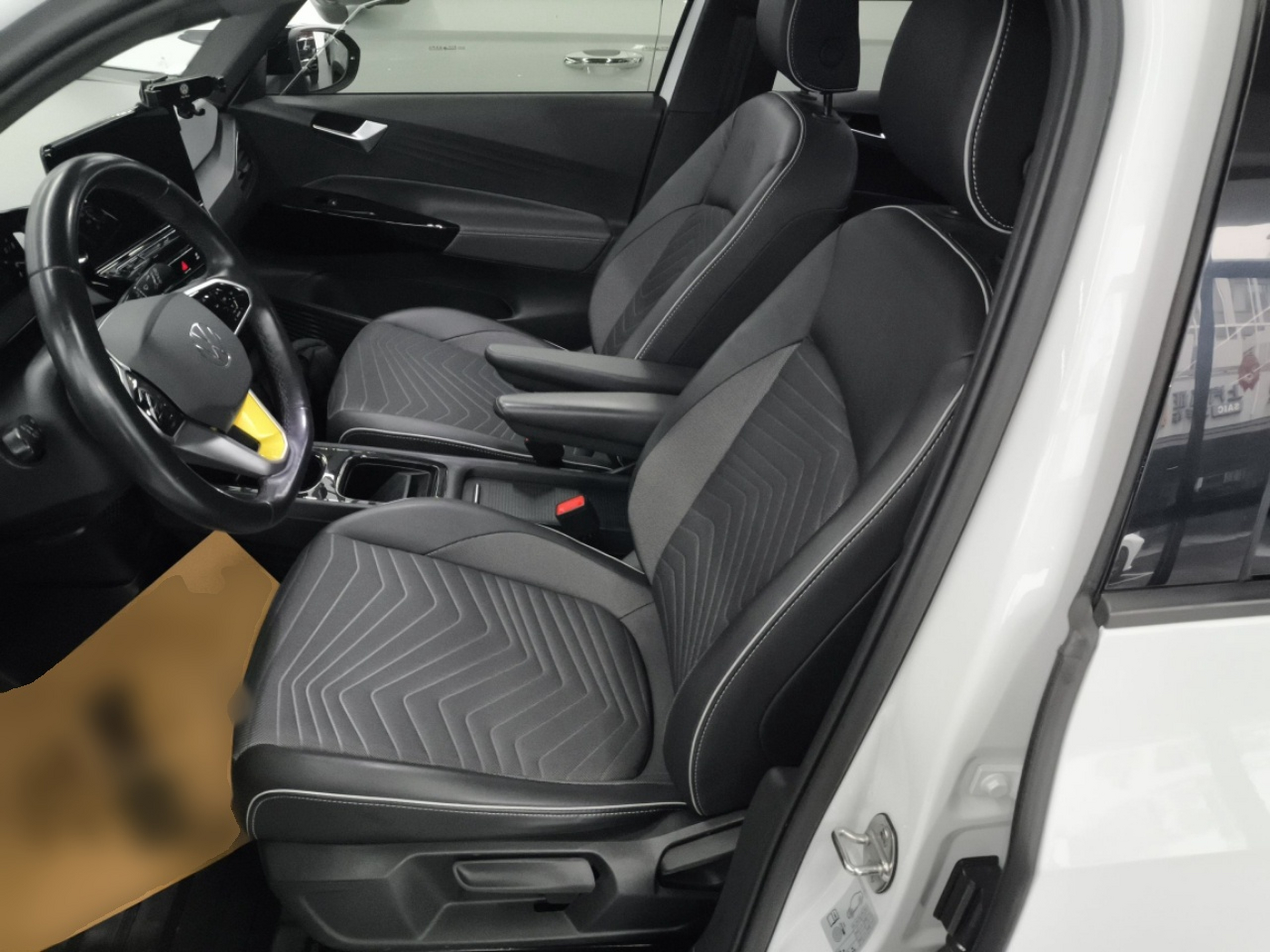 Переднее сиденье в автомобиле