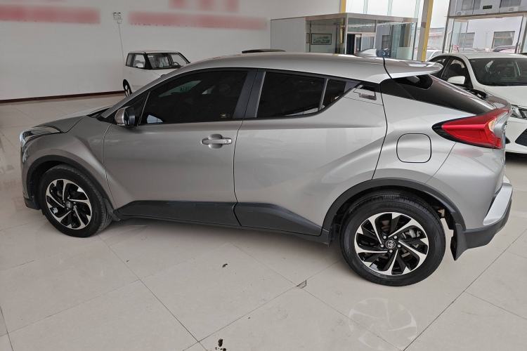 Used Toyota IZOA 2018 2.0L Yichi Version China VI Standard
