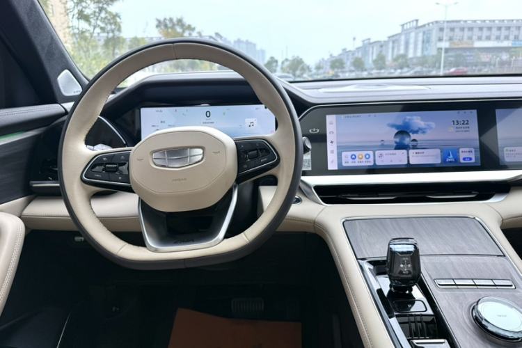 Used Geely Auto Monjaro L 2025 Dongfang Yao 2.0TD Automatic Lanxing Edition
