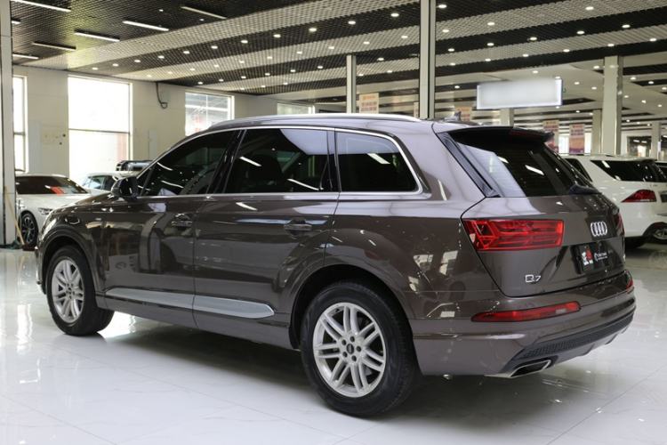 Used Audi Q7 2018 40 TFSI Comfort Model
