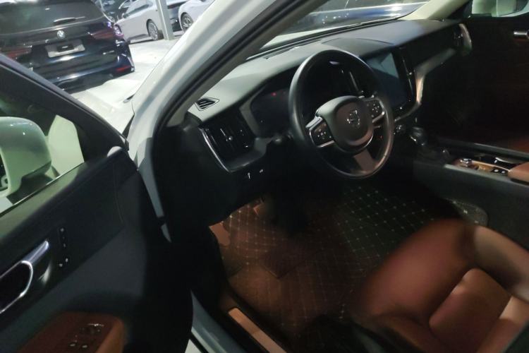 Used Volvo XC60 2019 T5 4x4 Zhiyuan Edition China VI Standard
