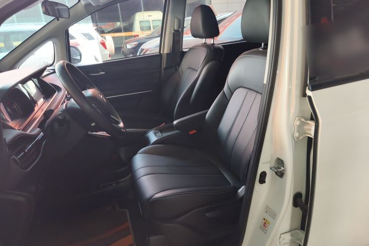 Used GAC Trumpchi M6 2021 270T DCT Luxury Edition (7 Seats)
