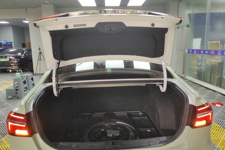 Used Roewe i6 2020 PLUS 1.6L CVT 4G Connected Glory Flagship Edition
