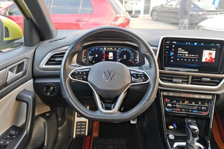 Used Volkswagen T-ROC 2023 300TSI DSG Two-Wheel Drive Starlight Edition
