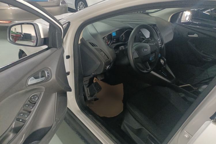 Used Ford Focus 2018 Hatchback Classic 1.6L Automatic Comfort Plus SmartDrive Edition
