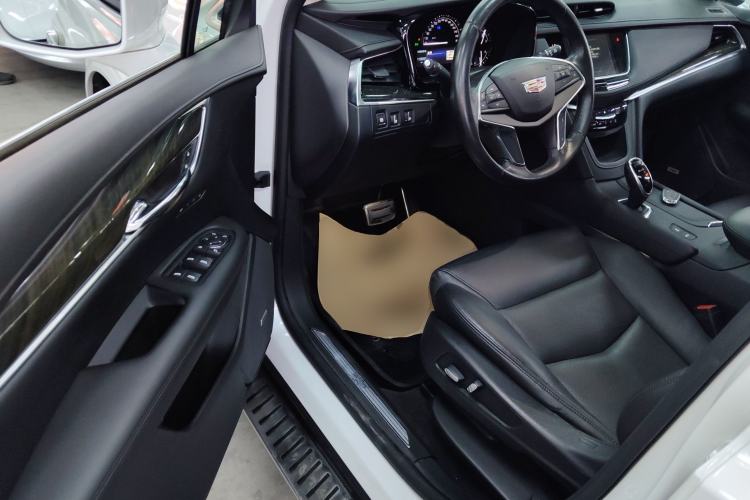 Used Cadillac XT5 2017 Anniversary Edition 25T Luxury Model
