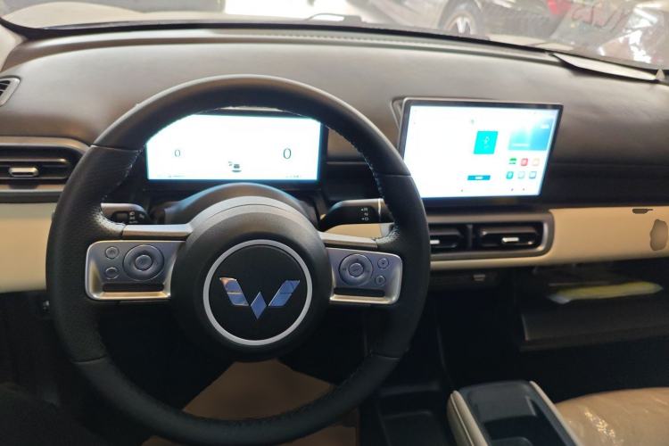 Used Wuling Bingo PLUS 2024 330 km Range Five-Seater Version
