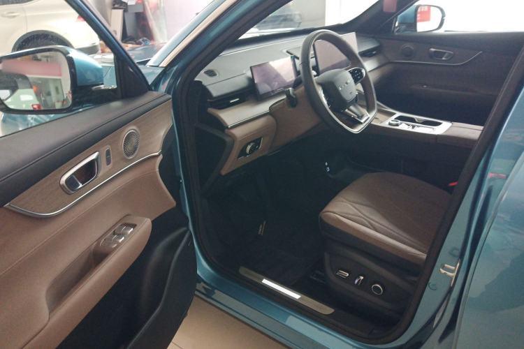 Used Chery Tiggo 8 PLUS C-DM 2025 1.5T 116 km Prestige Version 5 Seats