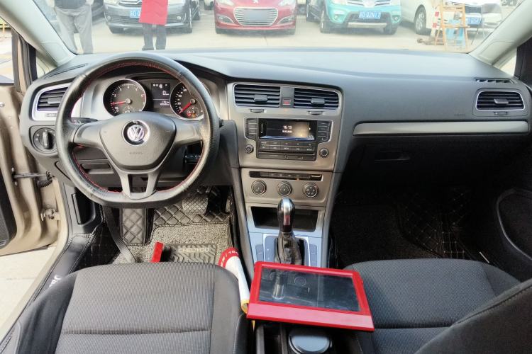 Used Volkswagen Golf 2016 1.6L Automatic Fashion Model
