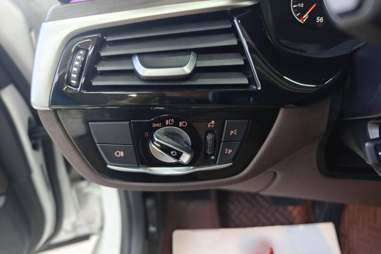 Used BMW 5 Series 2019 Facelifted 530Li Leading Edition Luxury Package
