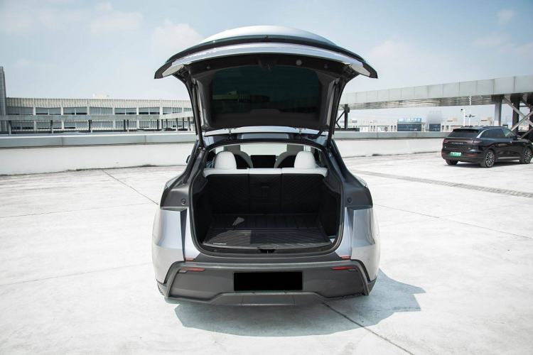 Used Tesla Model Y 2025 Long-Range All-Wheel Drive First Edition
